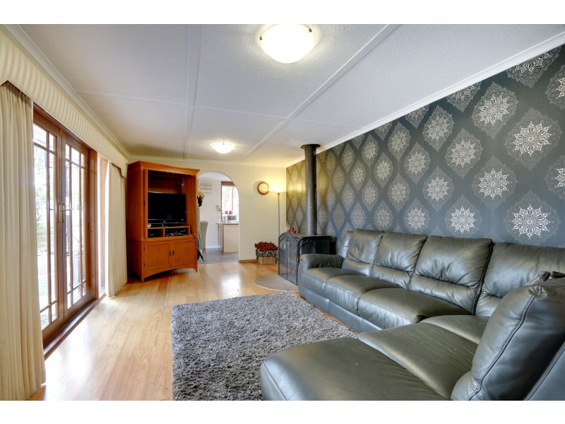 8 Braeside Drive, Launching Place VIC 3139