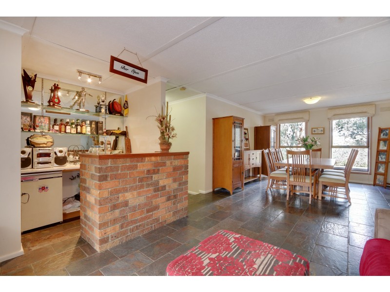 8 Braeside Drive, Launching Place VIC 3139