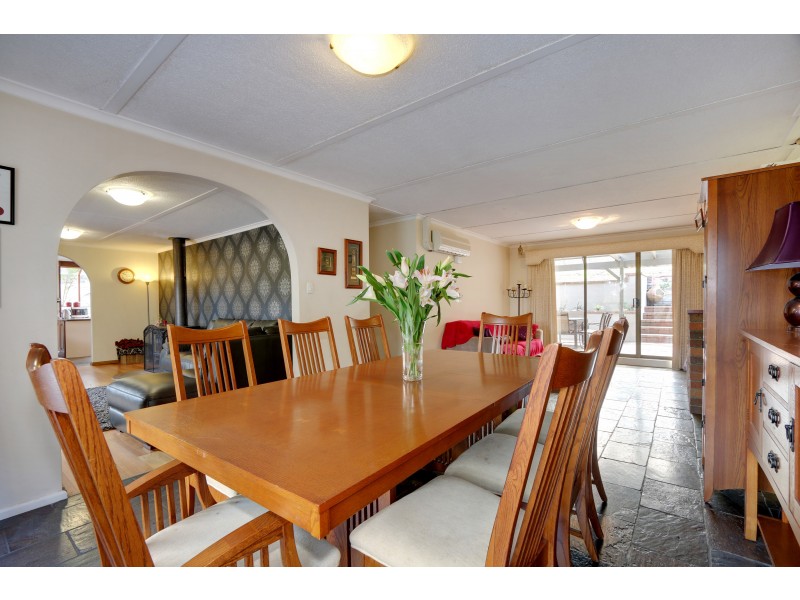 8 Braeside Drive, Launching Place VIC 3139