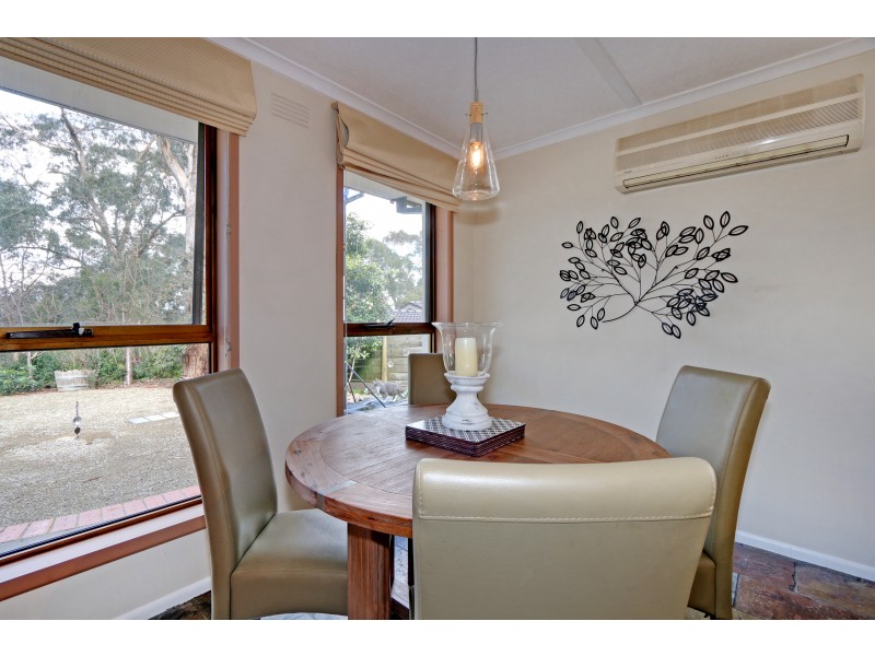 8 Braeside Drive, Launching Place VIC 3139