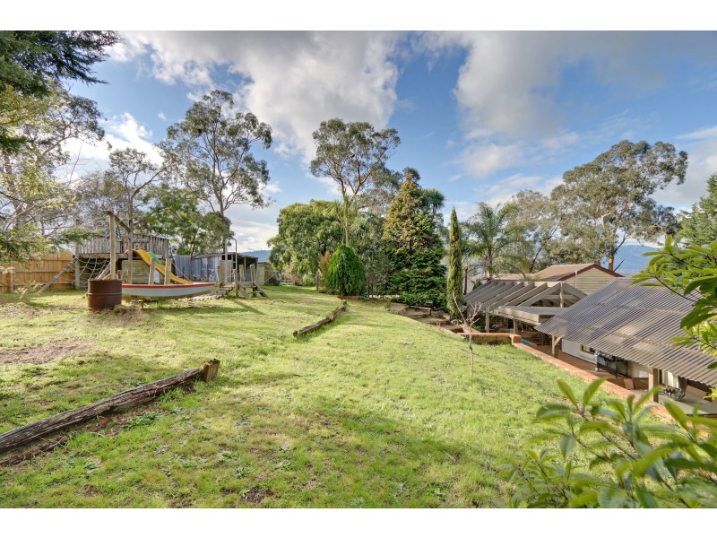 8 Braeside Drive, Launching Place VIC 3139