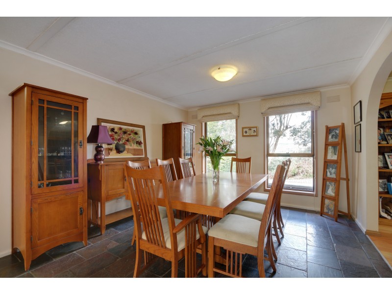 8 Braeside Drive, Launching Place VIC 3139