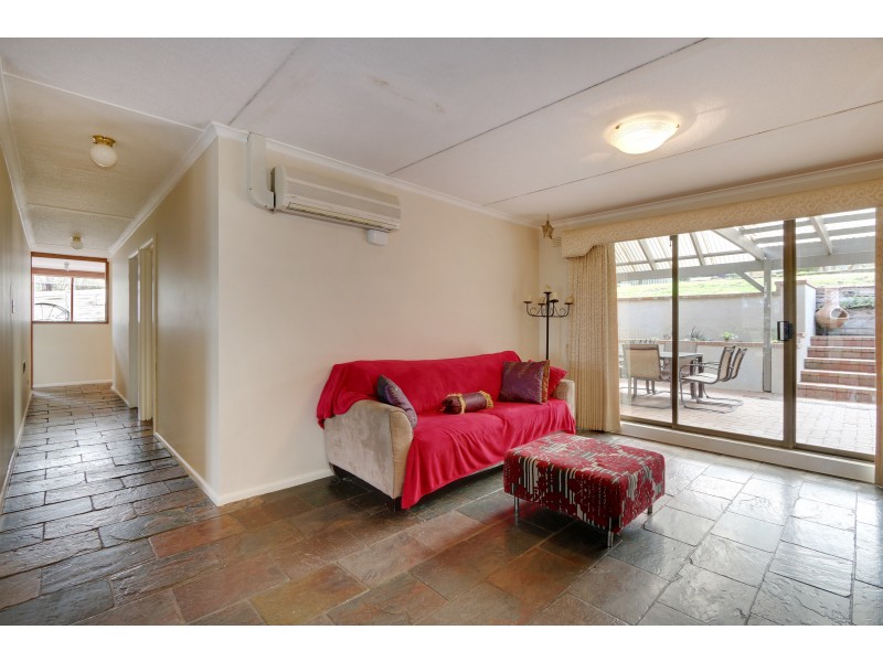 8 Braeside Drive, Launching Place VIC 3139