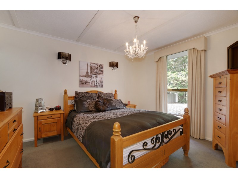 8 Braeside Drive, Launching Place VIC 3139