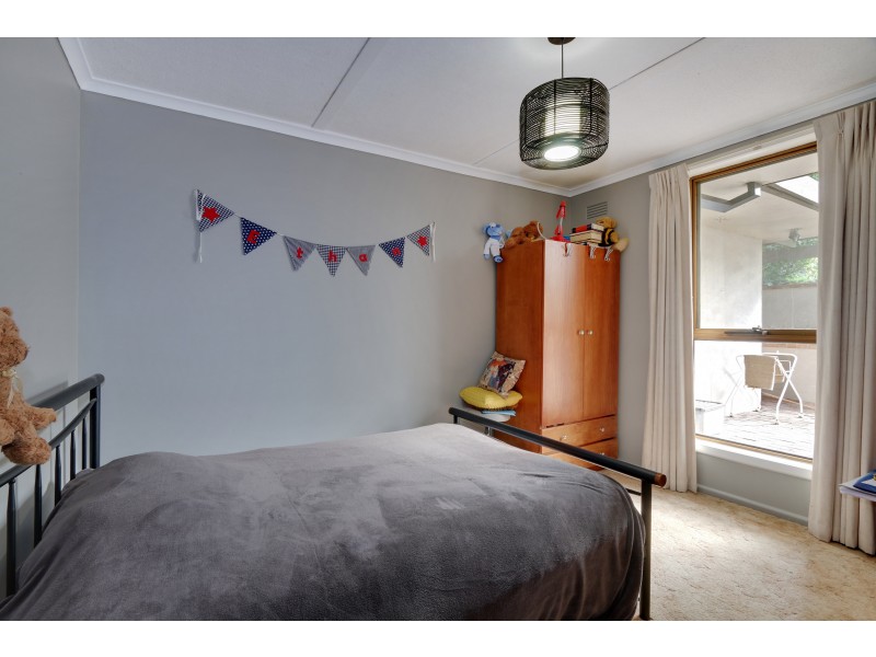 8 Braeside Drive, Launching Place VIC 3139