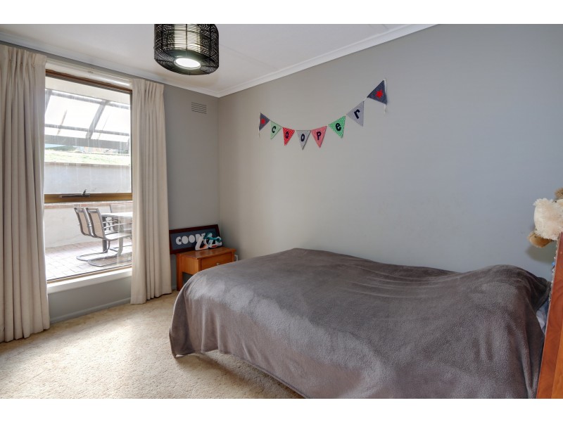 8 Braeside Drive, Launching Place VIC 3139