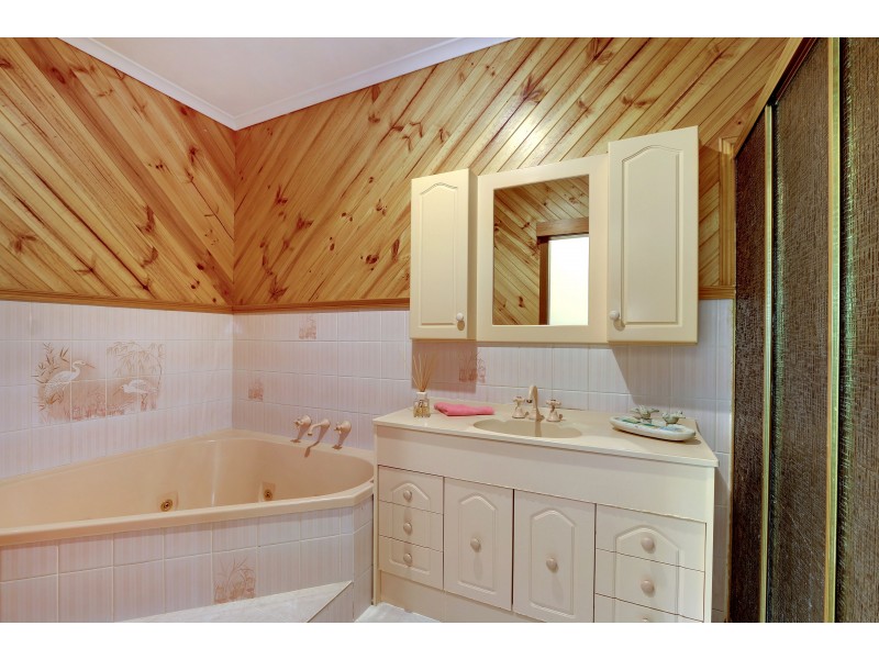 71 Walker Road, Seville VIC 3139