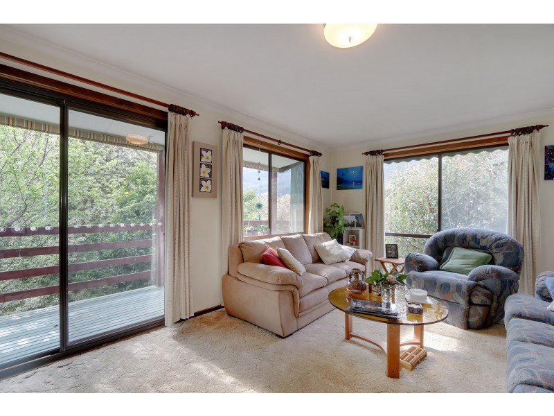 9 Pheasant Parade, Warburton VIC 3799