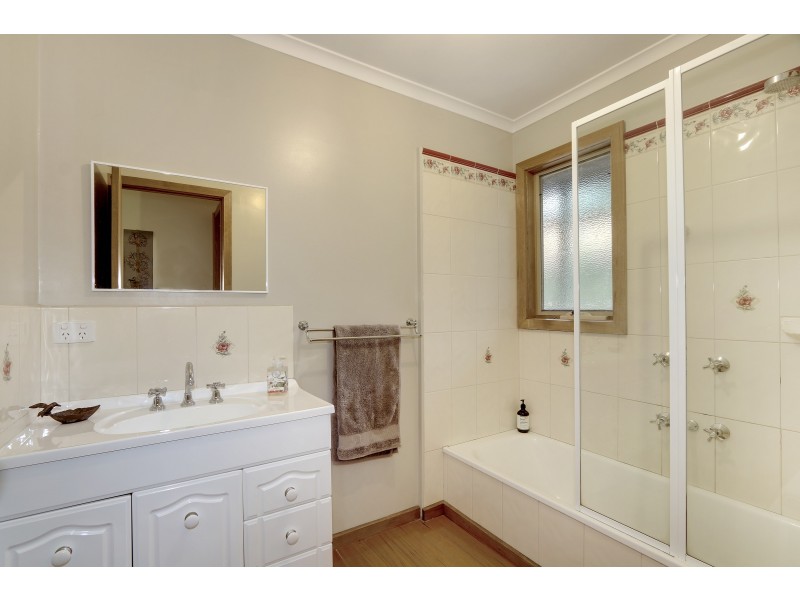 9 and 9a Pheasant Parade, Warburton VIC 3799