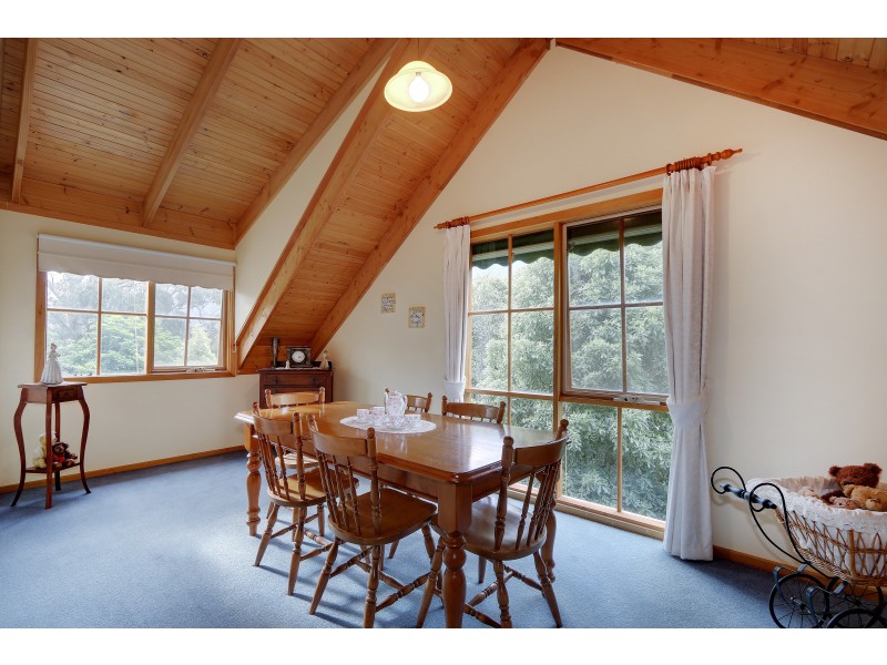 9 and 9a Pheasant Parade, Warburton VIC 3799