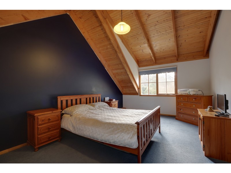 9 and 9a Pheasant Parade, Warburton VIC 3799