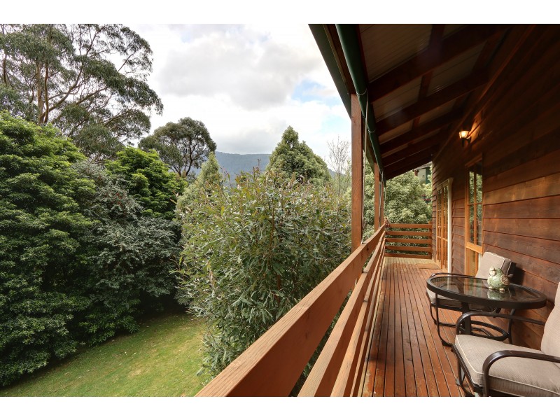 9 and 9a Pheasant Parade, Warburton VIC 3799