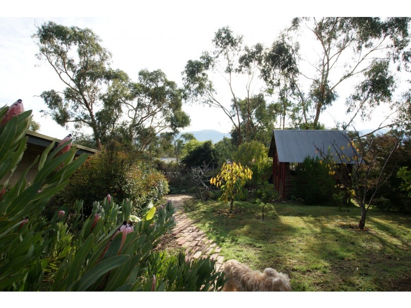11 Hilltop Rise, Launching Place VIC 3139