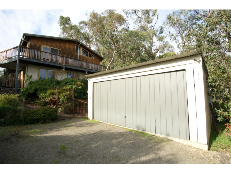 11 Hilltop Rise, Launching Place VIC 3139
