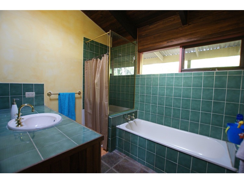 11 Hilltop Rise, Launching Place VIC 3139