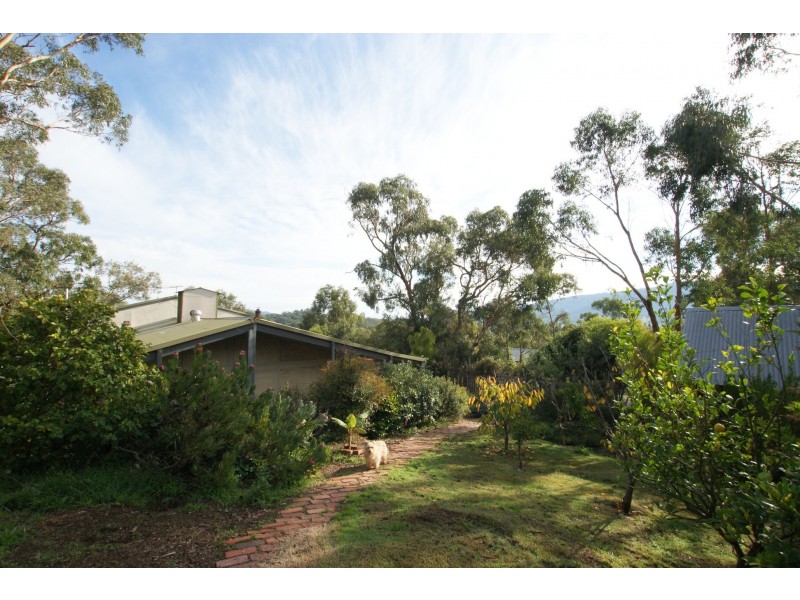 11 Hilltop Rise, Launching Place VIC 3139