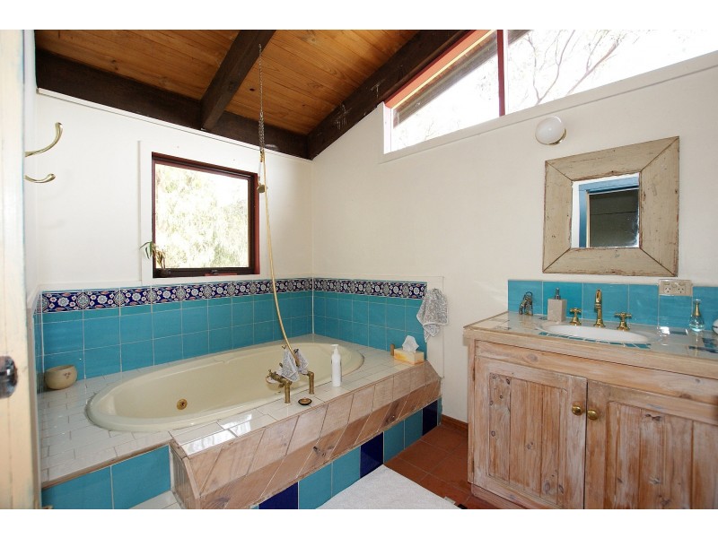 11 Hilltop Rise, Launching Place VIC 3139