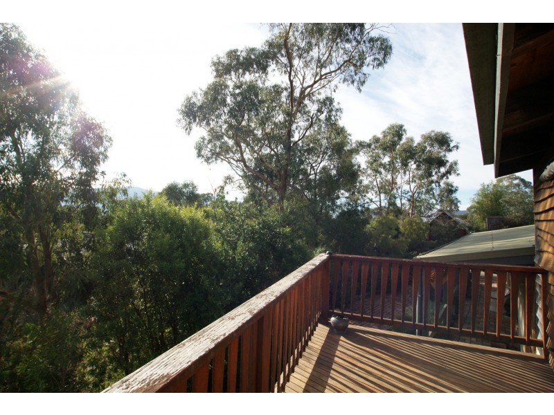 11 Hilltop Rise, Launching Place VIC 3139