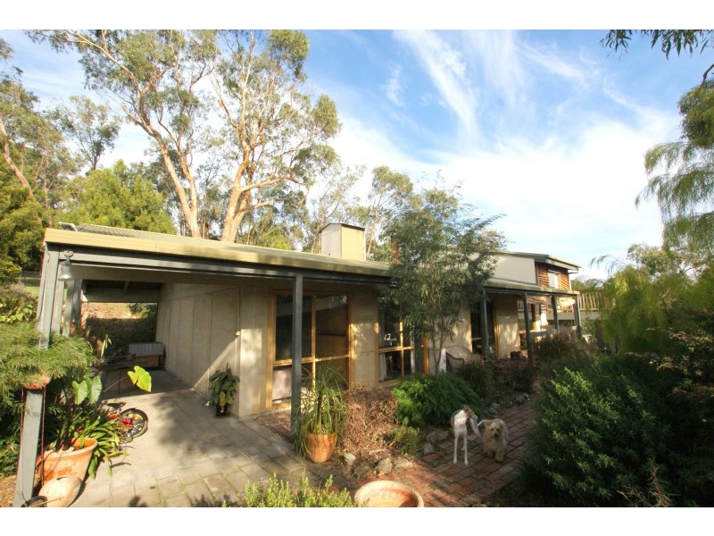 11 Hilltop Rise, Launching Place VIC 3139