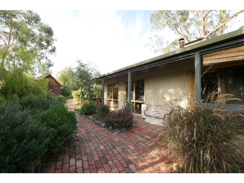 11 Hilltop Rise, Launching Place VIC 3139