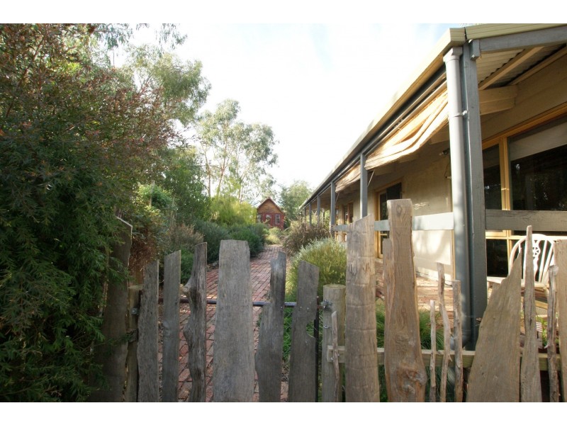 11 Hilltop Rise, Launching Place VIC 3139