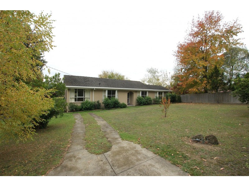 7 Railway Parade, Wandin North VIC 3139