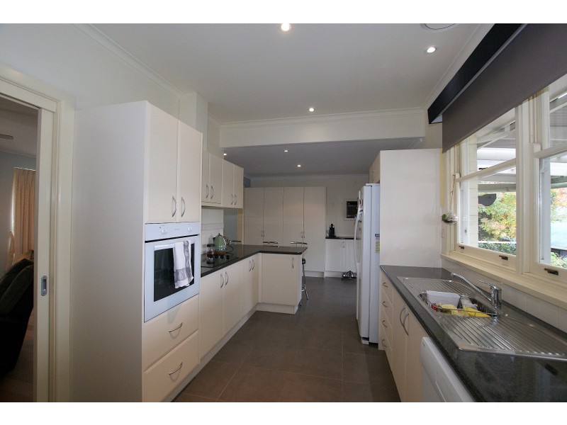 7 Railway Parade, Wandin North VIC 3139