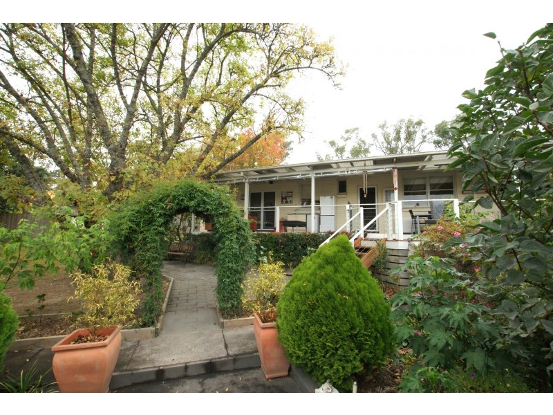 7 Railway Parade, Wandin North VIC 3139