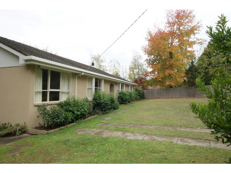 7 Railway Parade, Wandin North VIC 3139