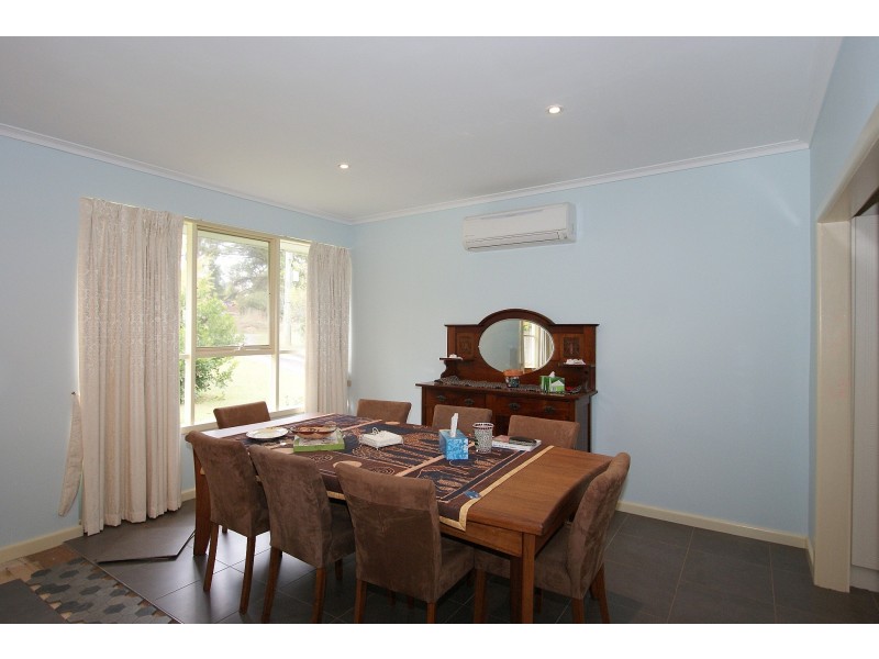 7 Railway Parade, Wandin North VIC 3139