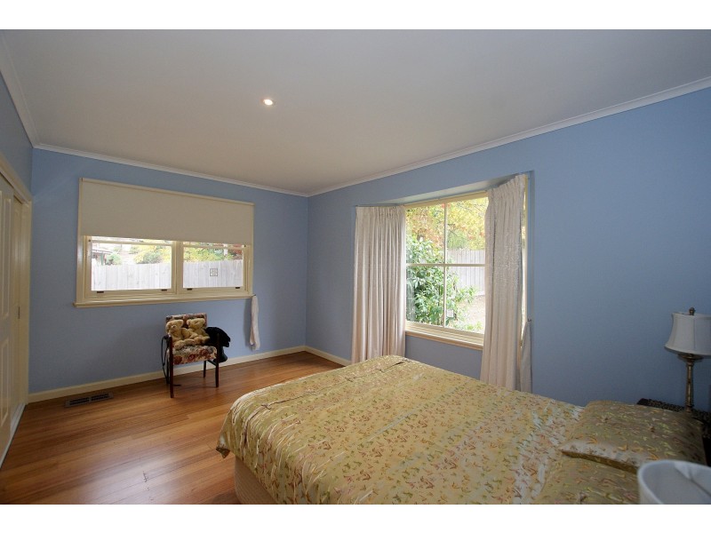 7 Railway Parade, Wandin North VIC 3139