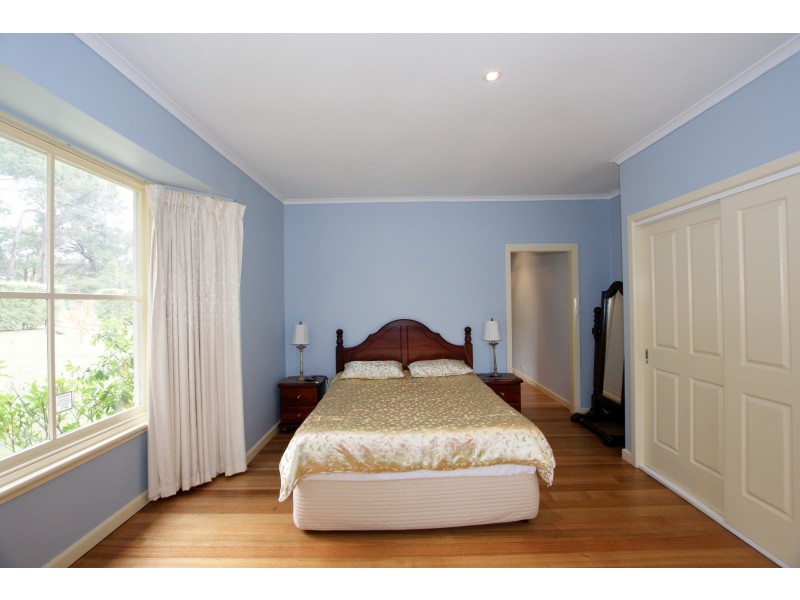 7 Railway Parade, Wandin North VIC 3139