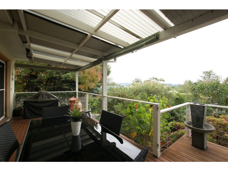 7 Railway Parade, Wandin North VIC 3139