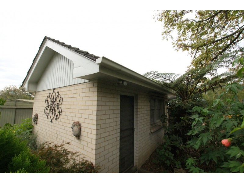 7 Railway Parade, Wandin North VIC 3139