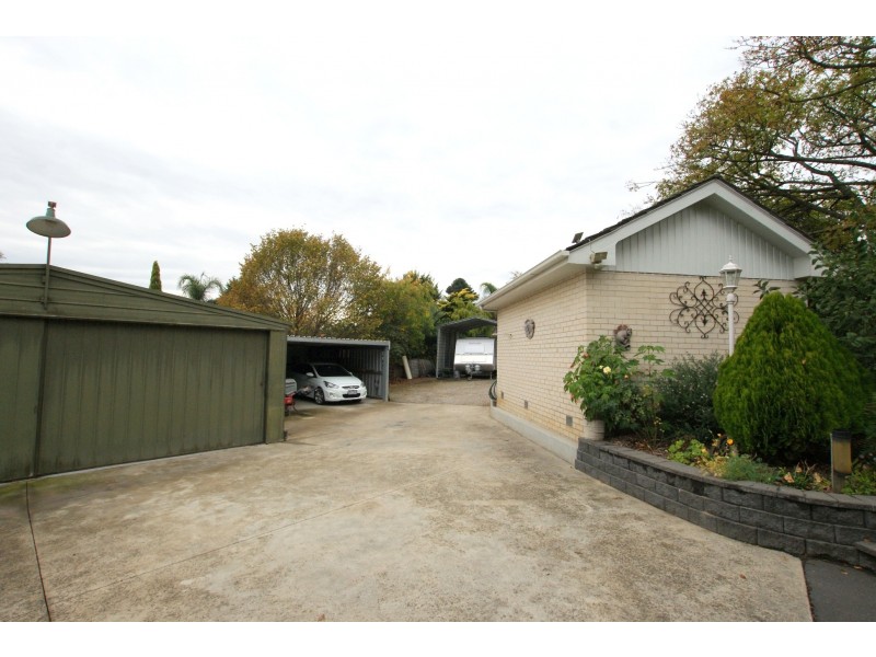 7 Railway Parade, Wandin North VIC 3139