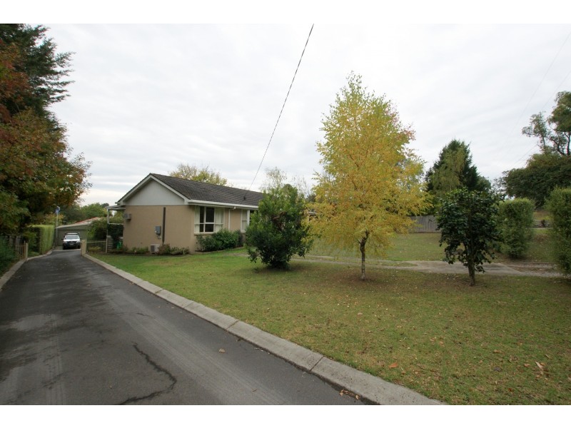 7 Railway Parade, Wandin North VIC 3139