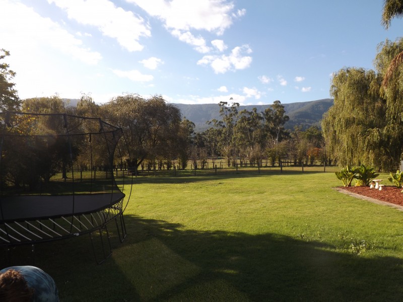 6 Balmoral Avenue, Wesburn VIC 3799