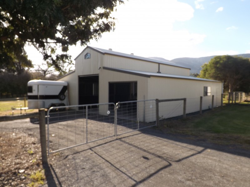 6 Balmoral Avenue, Wesburn VIC 3799