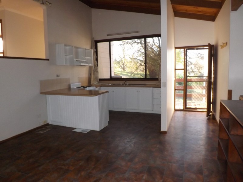 8 Hill Road, Warburton VIC 3799