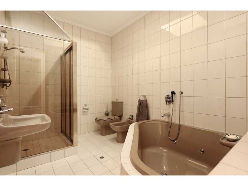 9 Anglemere Crescent, Donvale VIC 3111