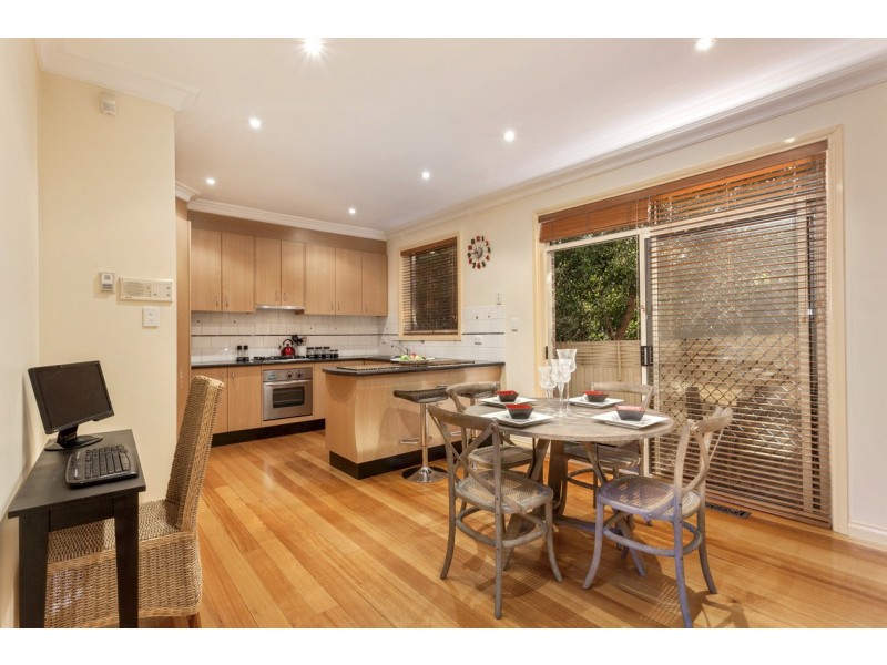 2/15 Kingsnorth Street, Doncaster VIC 3108
