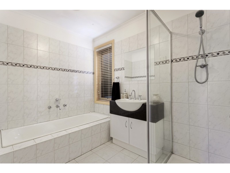 2/15 Kingsnorth Street, Doncaster VIC 3108
