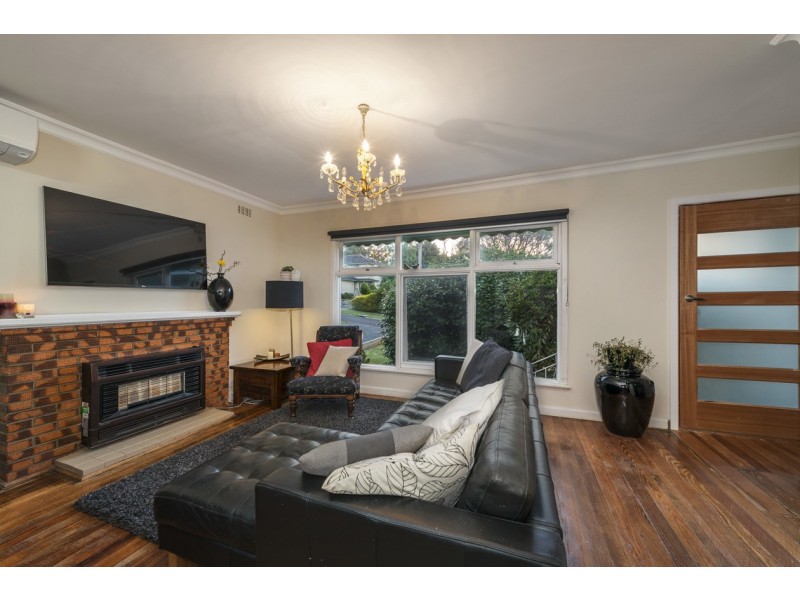 17 Ash Grove, Montrose VIC 3765