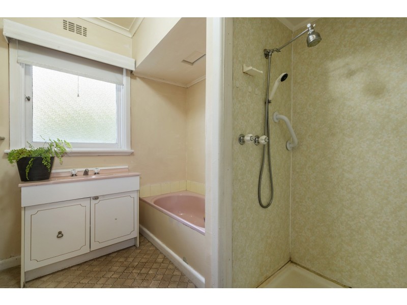 17 Ash Grove, Montrose VIC 3765