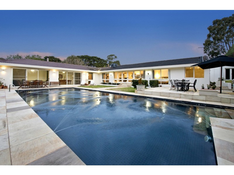 8 Pinewood Drive, Templestowe VIC 3106