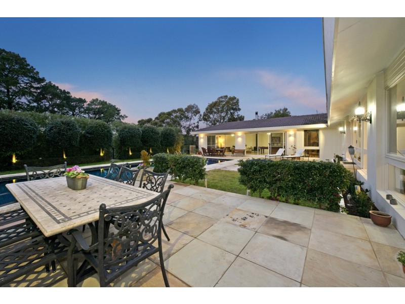 8 Pinewood Drive, Templestowe VIC 3106