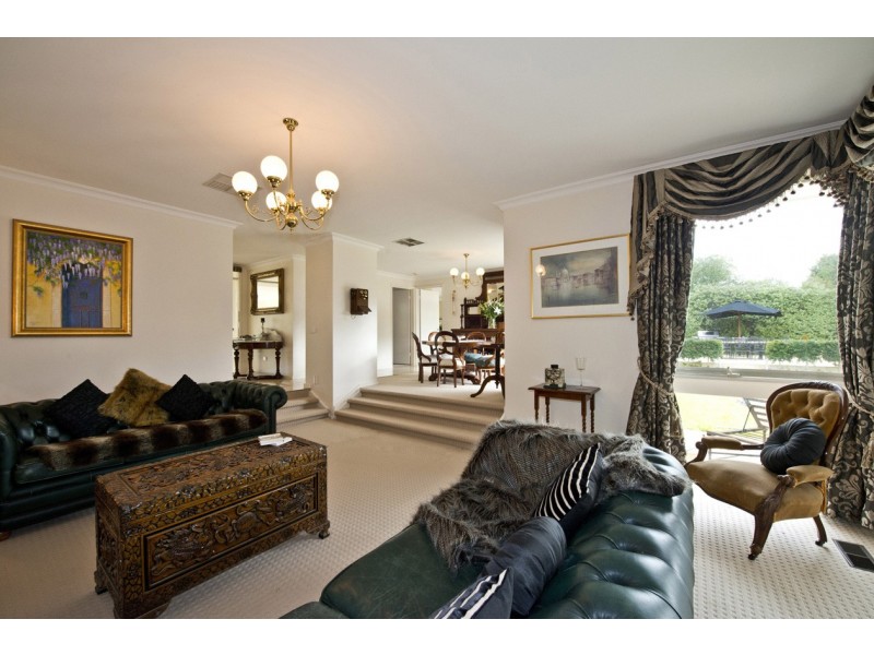 8 Pinewood Drive, Templestowe VIC 3106