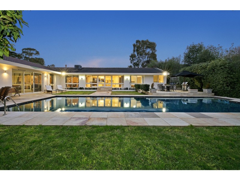 8 Pinewood Drive, Templestowe VIC 3106