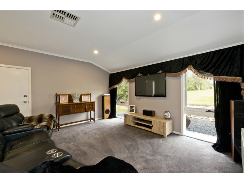 8 Pinewood Drive, Templestowe VIC 3106