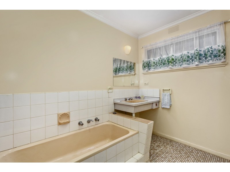 19 Aminga Avenue, Doncaster East VIC 3109